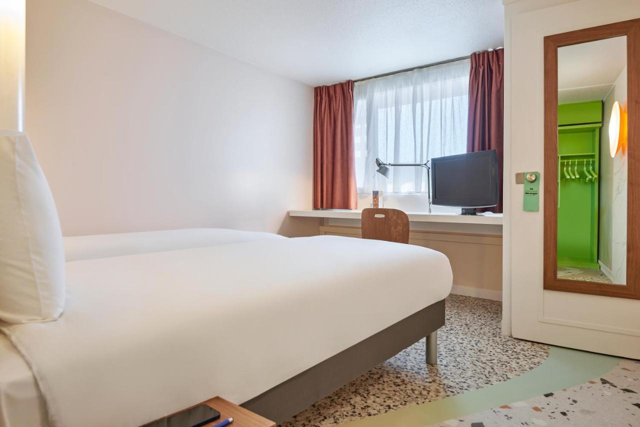 Greet Versailles - Le Bretonneux Hotel