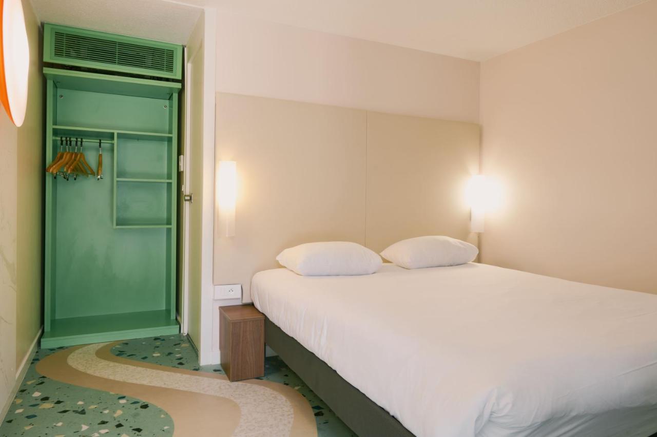Greet Versailles - Le Bretonneux Hotel 3*