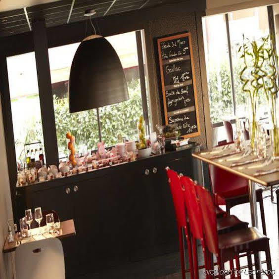 Greet Versailles - Le Bretonneux Hotel