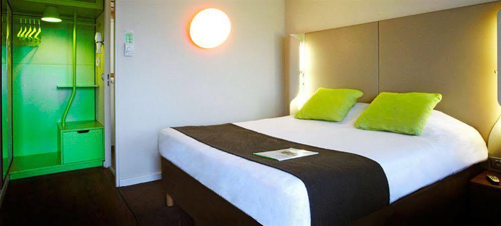 Greet Versailles - Le Bretonneux Hotel 3*